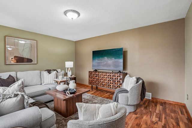 3725 80th Avenue N, Brooklyn Park, MN 55443
