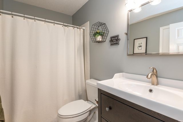 613 W Whitethorn Way, Bloomington, IN 47403
