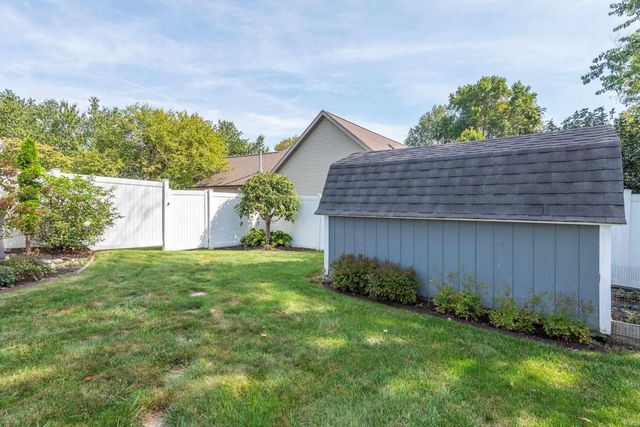 613 W Whitethorn Way, Bloomington, IN 47403
