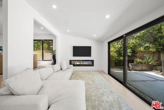 15431 Milbank Street, Encino, CA 91436