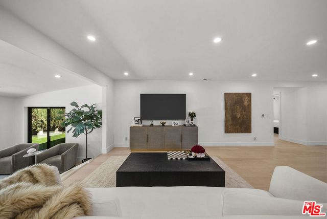 15431 Milbank Street, Encino, CA 91436