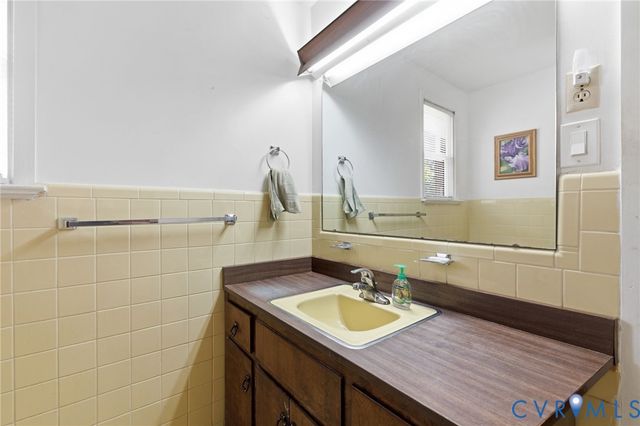 1100 Lake Ave, Richmond, VA 23226