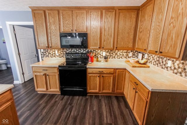8005 Stoney Bend Court, Indianapolis, IN 46259