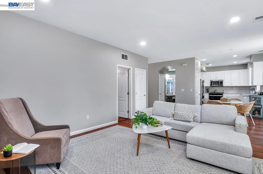 Image 10 of property listing at 244 Laird Pl, Brentwood, CA 94513