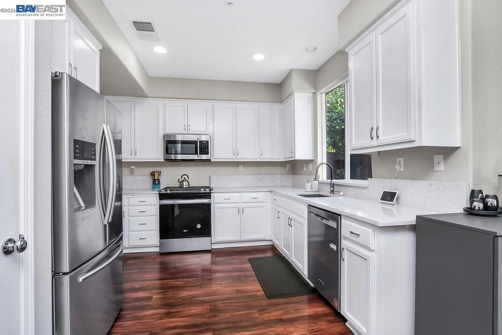 Image 11 of property listing at 244 Laird Pl, Brentwood, CA 94513