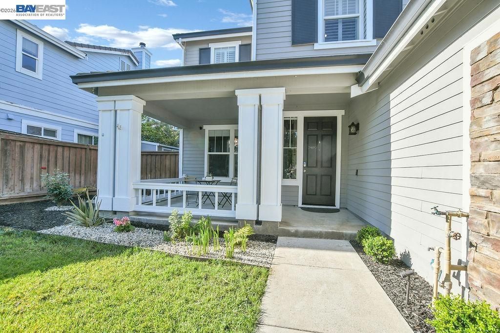 Image 2 of property listing at 244 Laird Pl, Brentwood, CA 94513