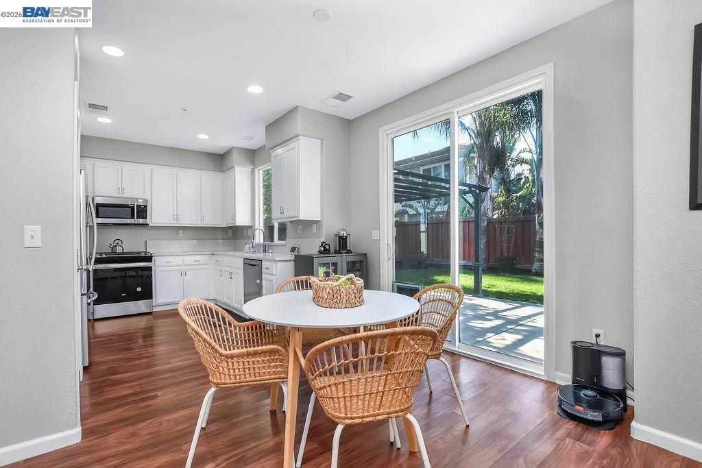 Image 5 of property listing at 244 Laird Pl, Brentwood, CA 94513