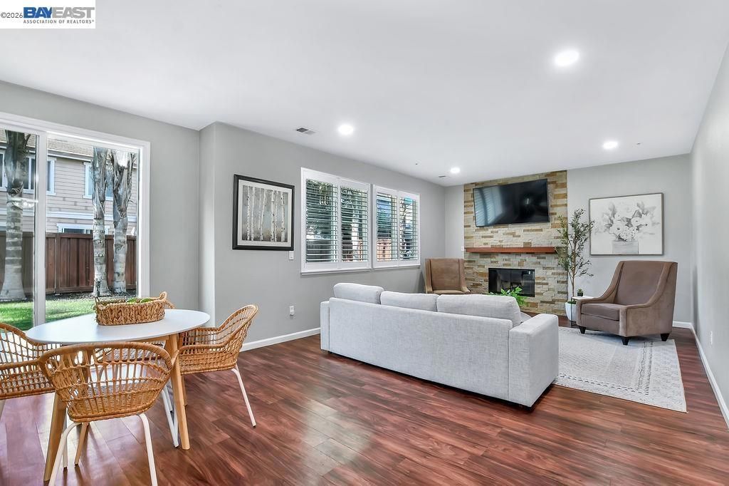Image 7 of property listing at 244 Laird Pl, Brentwood, CA 94513