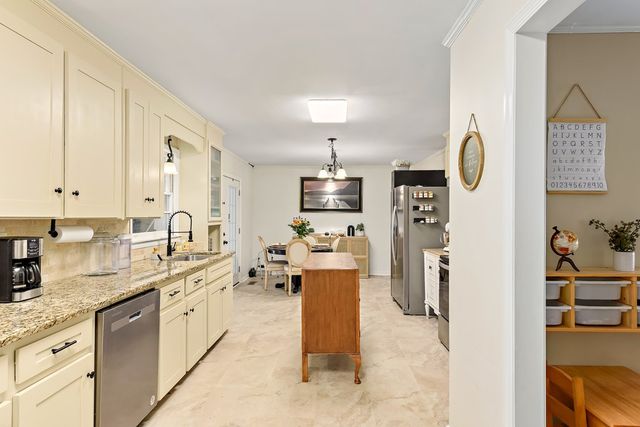 601 Sequoyah Dr, Dothan, AL 36303