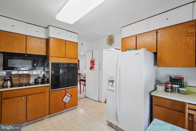 4 PEACHTREE CT, Baltimore, MD 21208