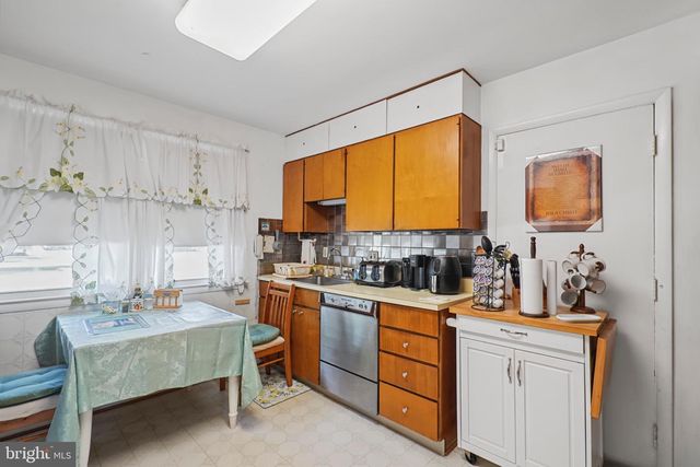 4 PEACHTREE CT, Baltimore, MD 21208