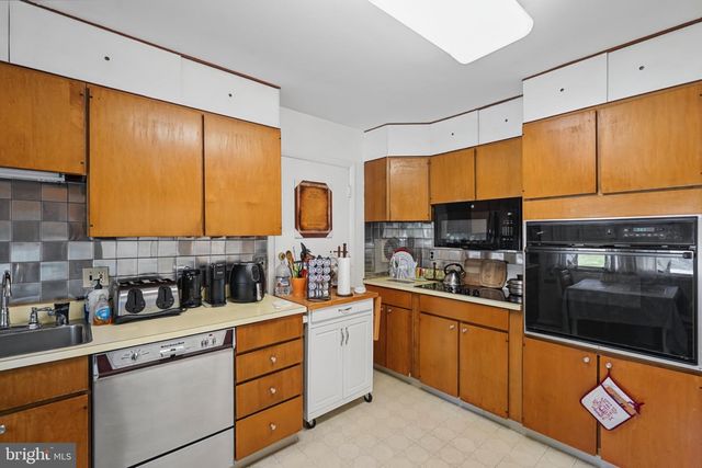 4 PEACHTREE CT, Baltimore, MD 21208