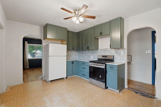 932 Florida Street SE, Albuquerque, NM 87108
