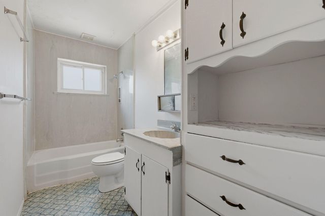 932 Florida Street SE, Albuquerque, NM 87108