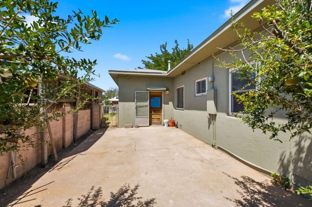 932 Florida Street SE, Albuquerque, NM 87108