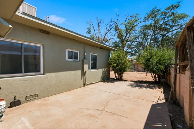 932 Florida Street SE, Albuquerque, NM 87108