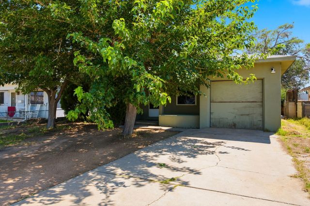 932 Florida Street SE, Albuquerque, NM 87108