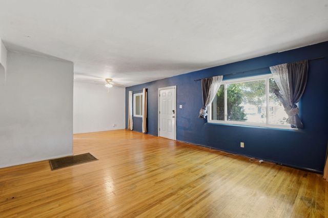 932 Florida Street SE, Albuquerque, NM 87108
