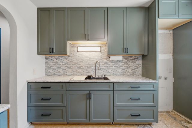 932 Florida Street SE, Albuquerque, NM 87108