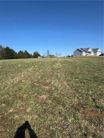 0 Hunter Dr, Scottdale, PA 15683