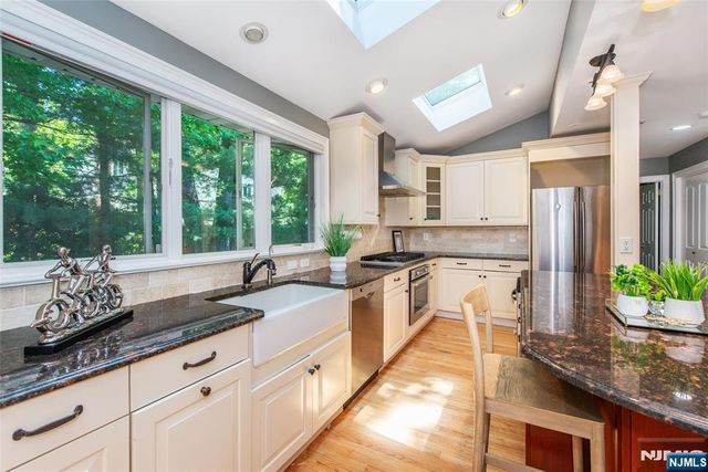 34 S Virginia Court, Englewood Cliffs, NJ 07632
