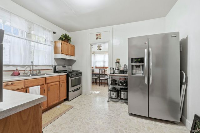 326 Lexington Court, Fort Wayne, IN 46806