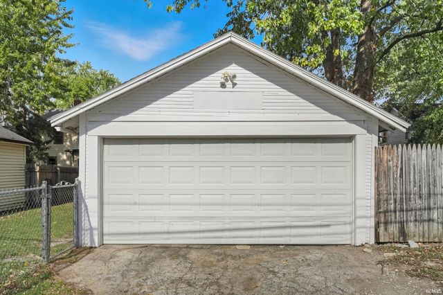 326 Lexington Court, Fort Wayne, IN 46806