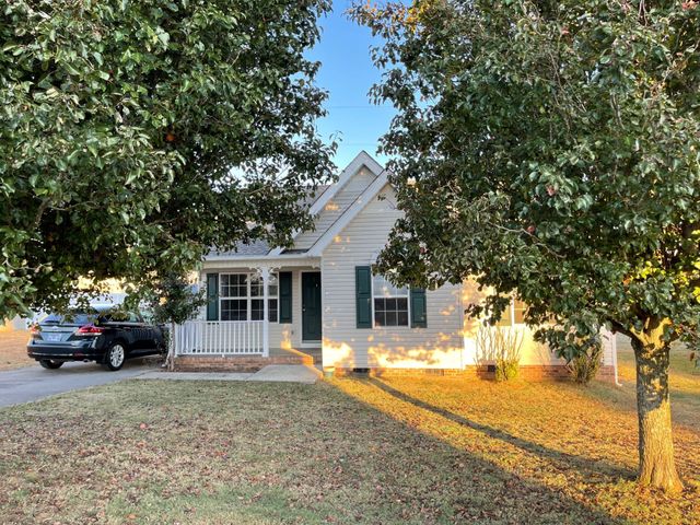 1604 Baucom Dr, Columbia, TN 38401