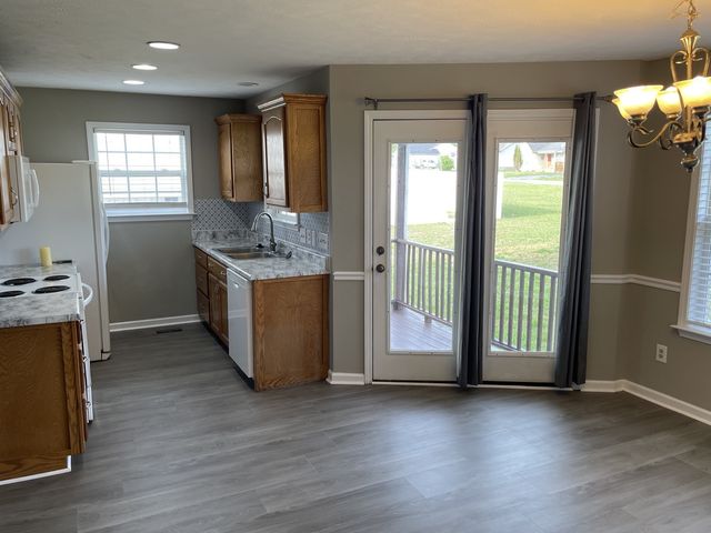1604 Baucom Dr, Columbia, TN 38401