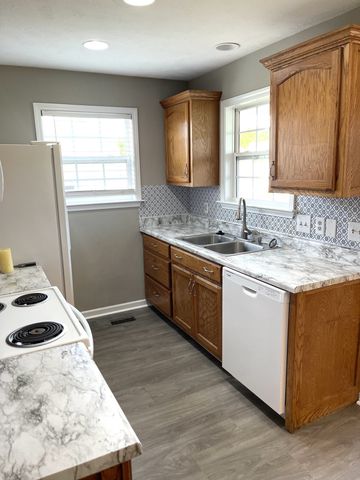 1604 Baucom Dr, Columbia, TN 38401