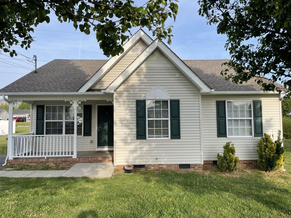 1604 Baucom Dr, Columbia, TN 38401