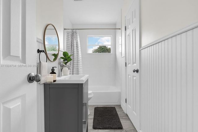 18350 SW 105th Ave 1, Miami, FL 33157