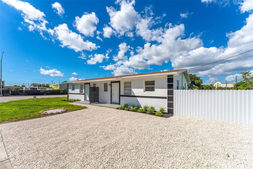 18350 SW 105th Ave 1, Miami, FL 33157