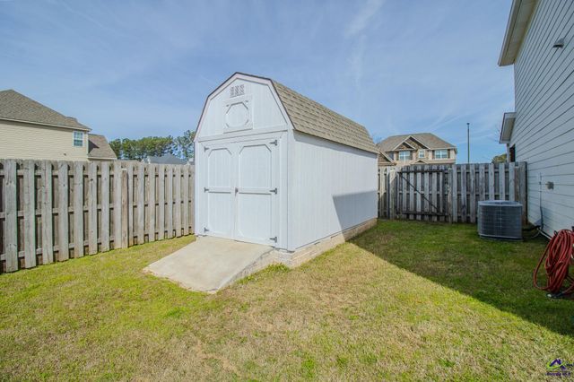 417 Newport Avenue, Kathleen, GA 31047