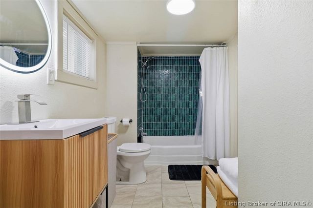 626 E 8th Street, Jeffersonville, IN 47130