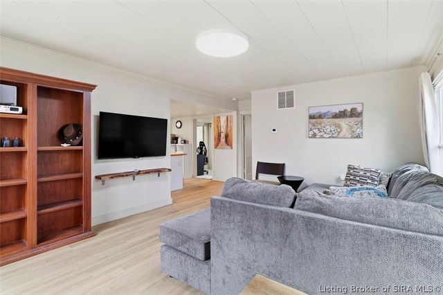 626 E 8th Street, Jeffersonville, IN 47130