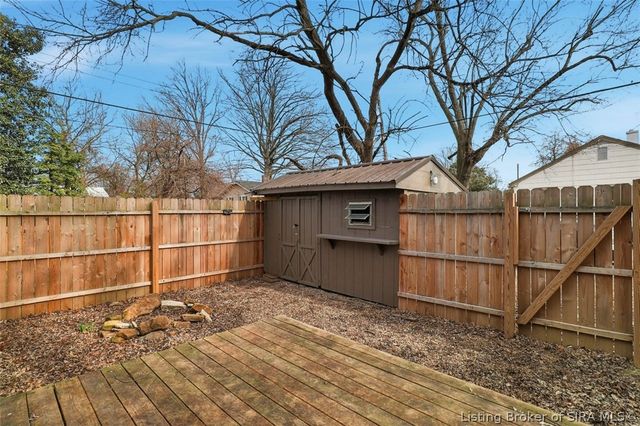 626 E 8th Street, Jeffersonville, IN 47130