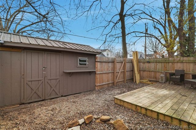 626 E 8th Street, Jeffersonville, IN 47130