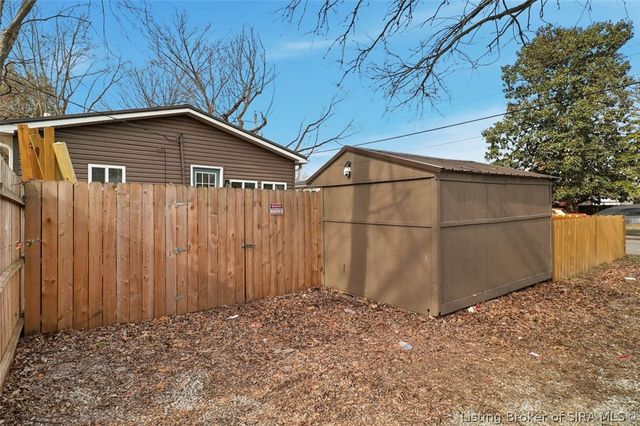 626 E 8th Street, Jeffersonville, IN 47130