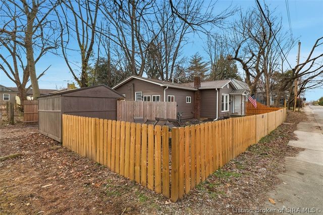 626 E 8th Street, Jeffersonville, IN 47130