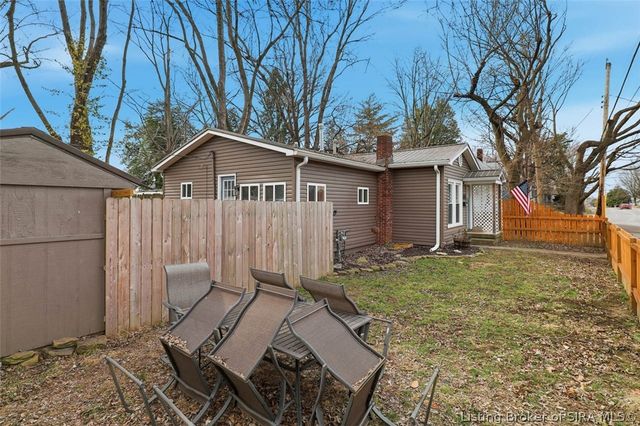 626 E 8th Street, Jeffersonville, IN 47130