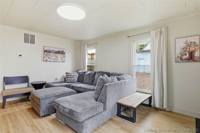 626 E 8th Street, Jeffersonville, IN 47130