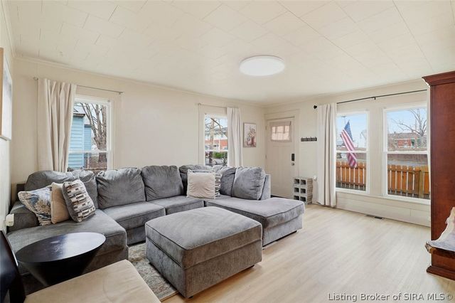 626 E 8th Street, Jeffersonville, IN 47130