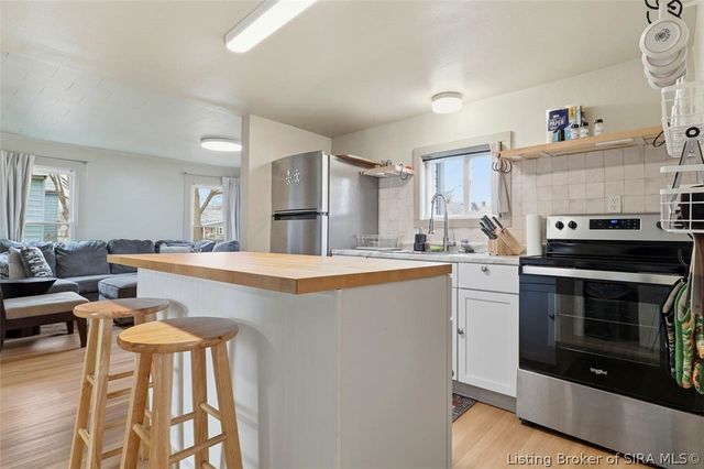 626 E 8th Street, Jeffersonville, IN 47130