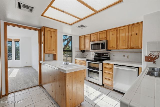 11201 E Hash Knife Circle, Tucson, AZ 85749