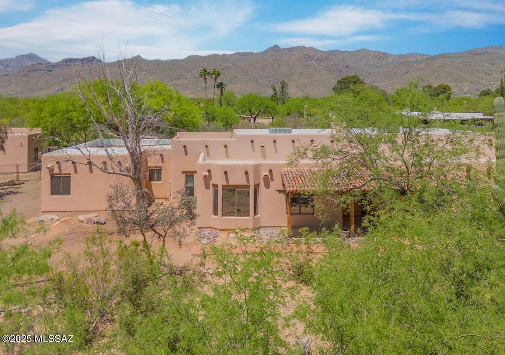 11201 E Hash Knife Circle, Tucson, AZ 85749