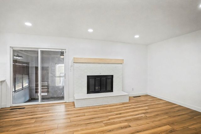 1135 W Portland Street, Springfield, MO 65807