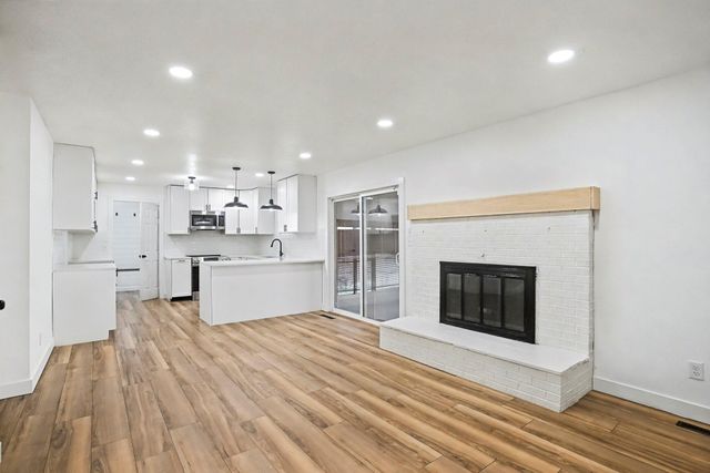 1135 W Portland Street, Springfield, MO 65807