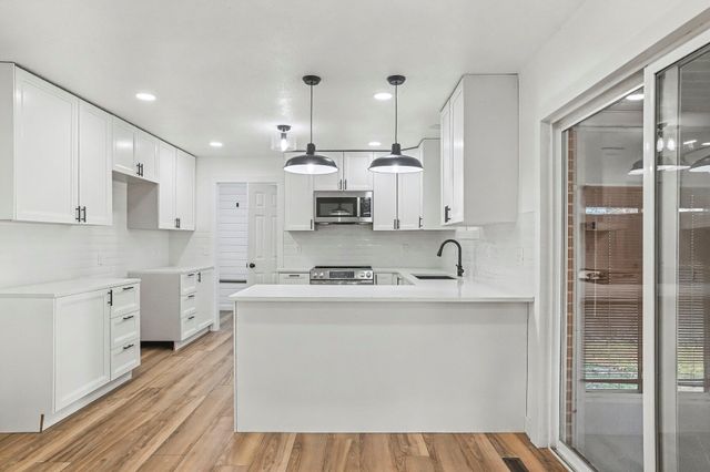 1135 W Portland Street, Springfield, MO 65807