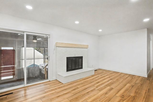 1135 W Portland Street, Springfield, MO 65807